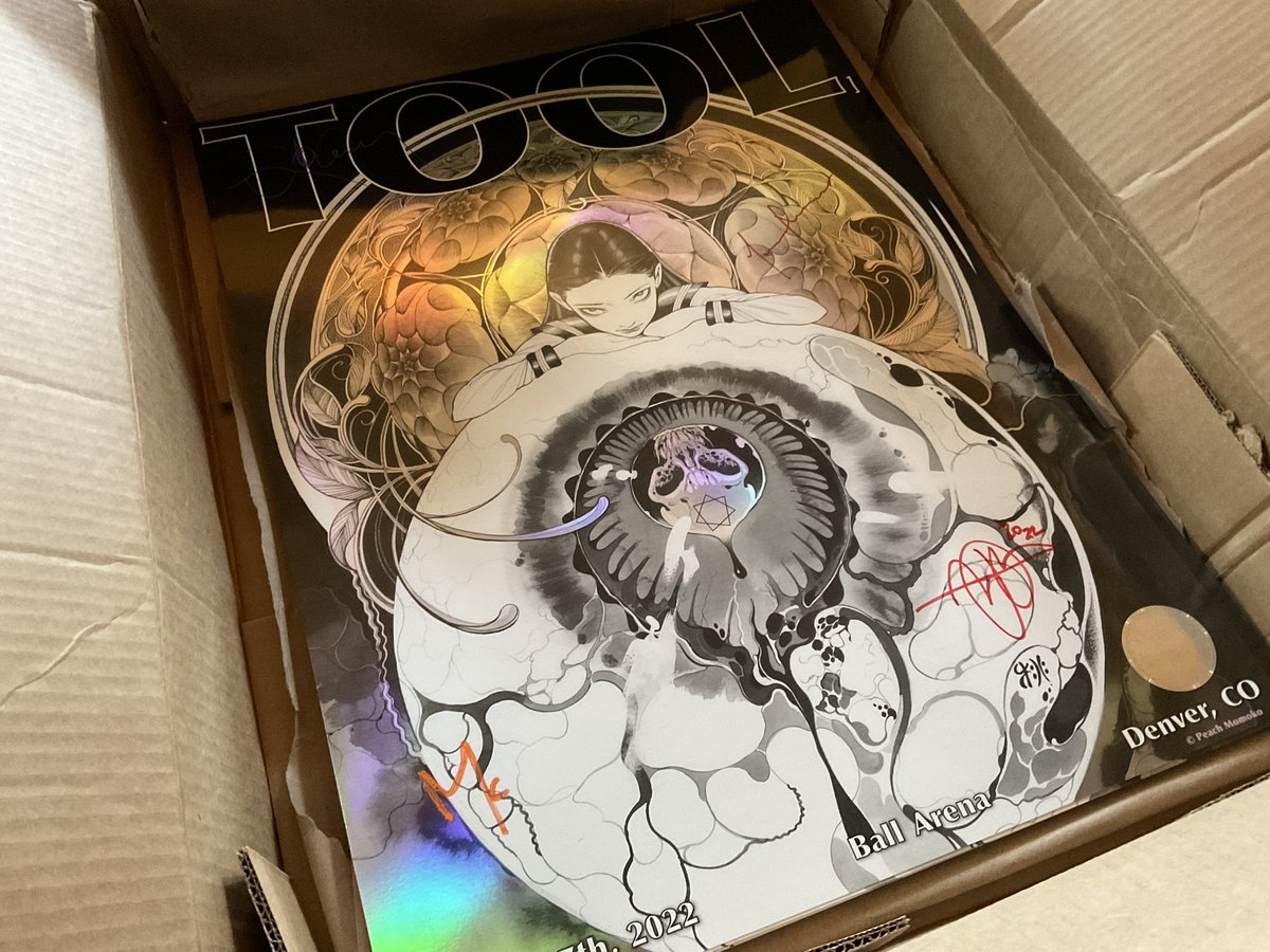 TOOLのポスター届いた🙏厚みのあるポスター、クオリティが良くてさすが