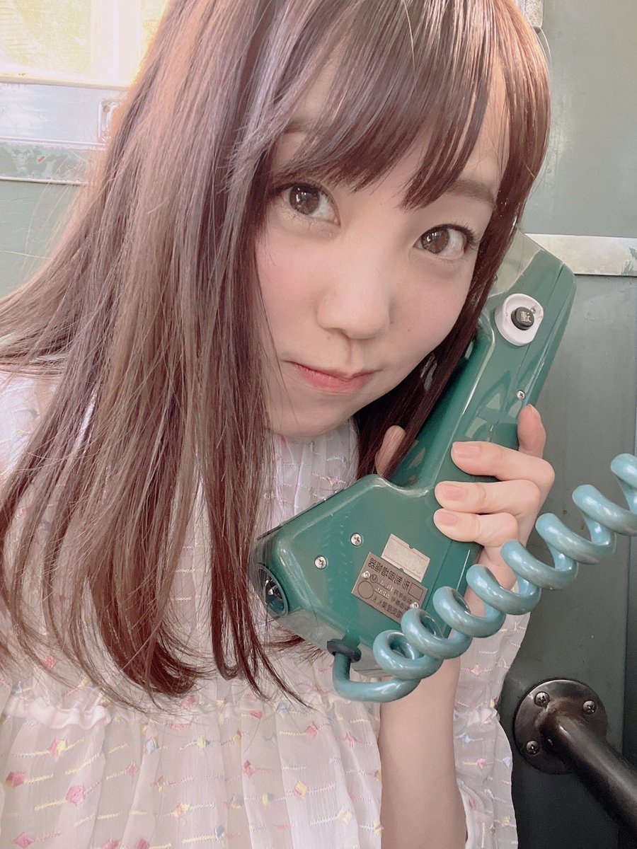 撮影の休憩中に撮られた自撮り小原さん🌸✨自撮りだけでも一冊作れそう