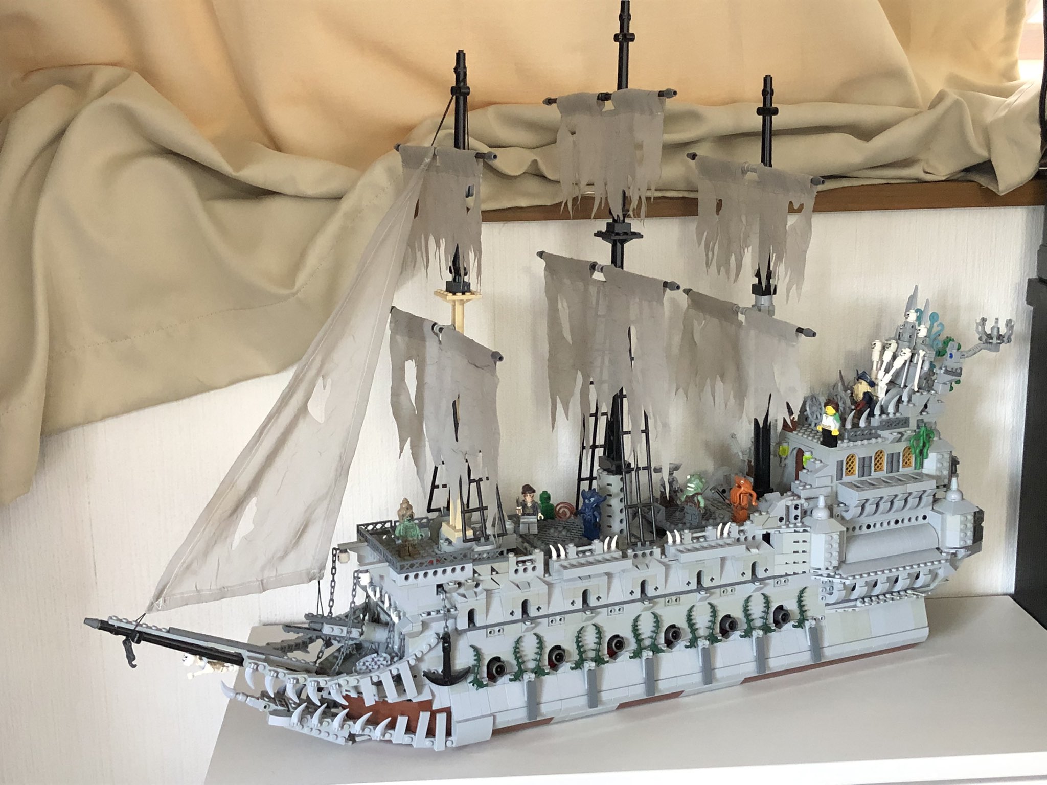 フライングダッチマン号(パイレーツオブカリビアン) 完成品模型 3D