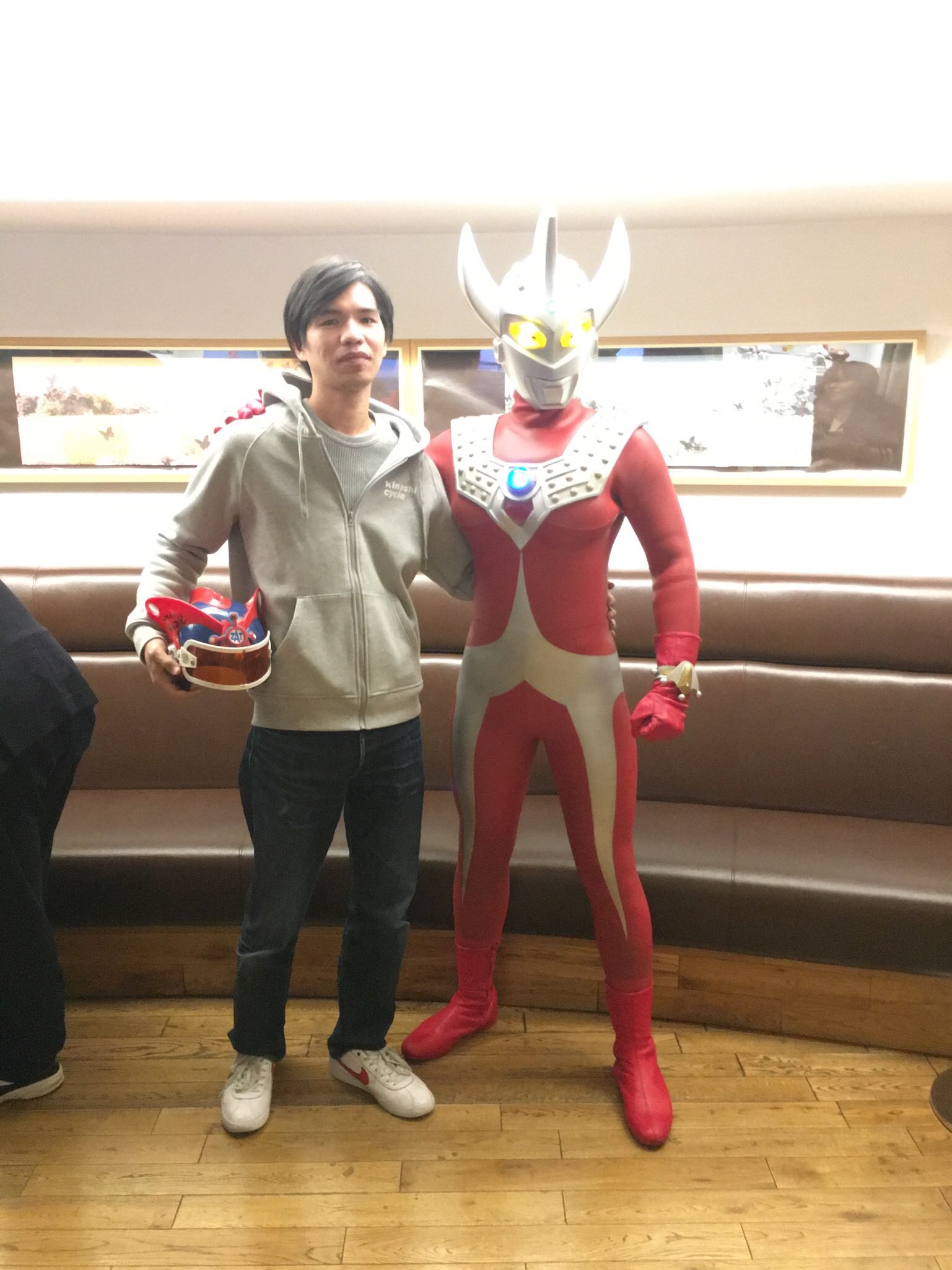 ウルトラマンタロウ スーツアクター 長沢寛氏直筆サイン入り大判