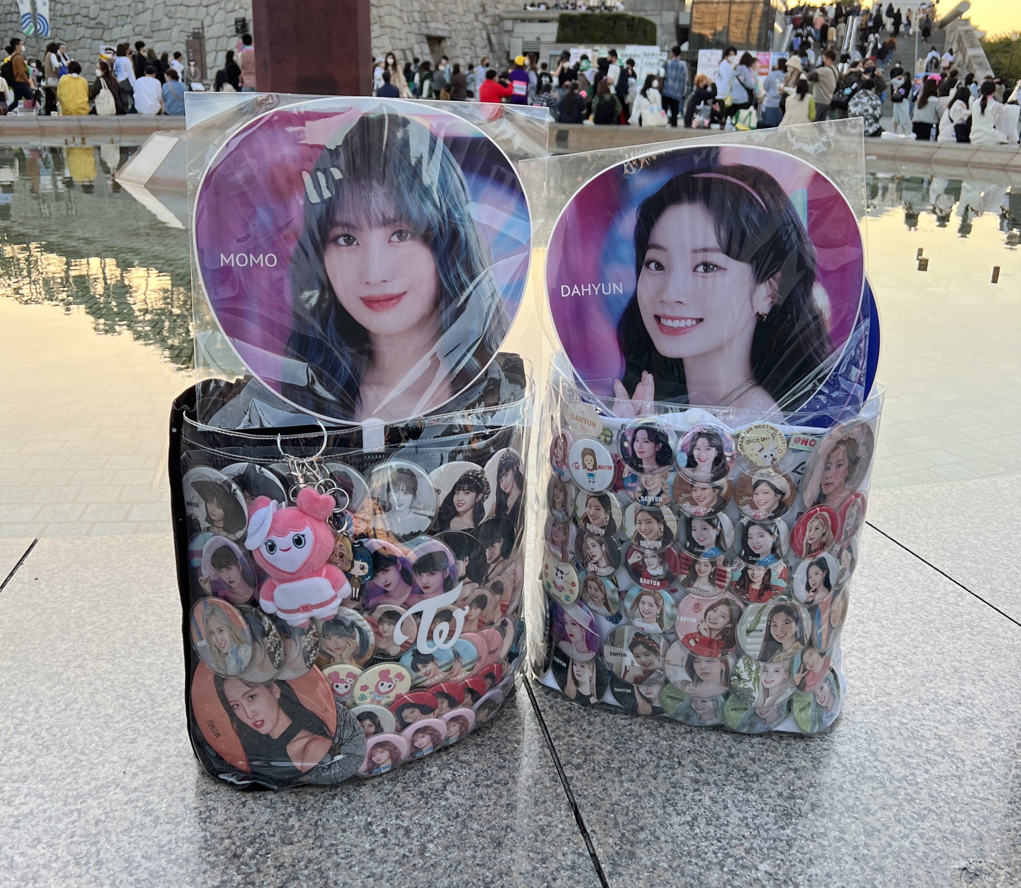 TWICE モモ 缶バッジ グッズ バッグ TWICE モモ 缶バッジ 痛バ トート