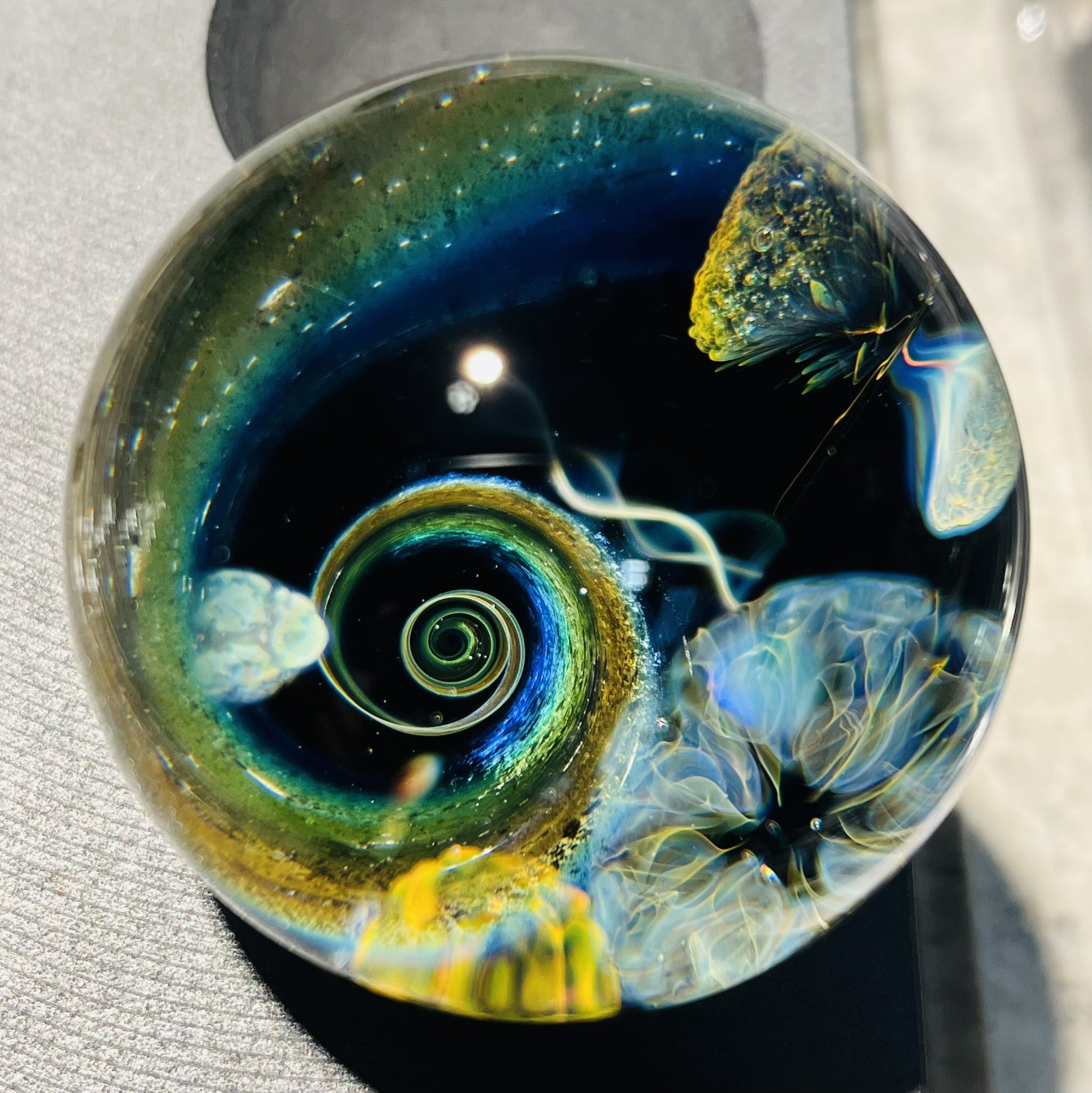 ハンドメイド ガラス ネックレス 宇宙ガラス 渦巻き模様 【公式通販】