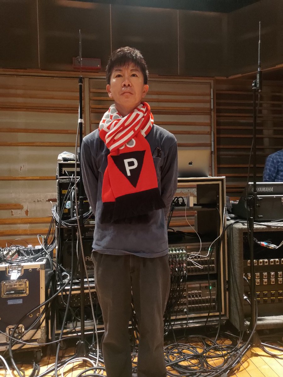 鋭意リハーサル中です。 舞台監督 松村氏も大活躍。 赤いマフラー良く