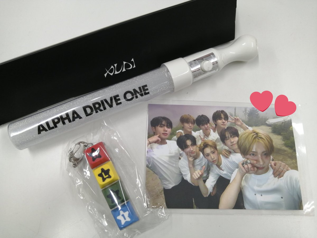 ALPHADRIVEONE 🚙💨 デビューショーケース特典の ペンライト、ポスト