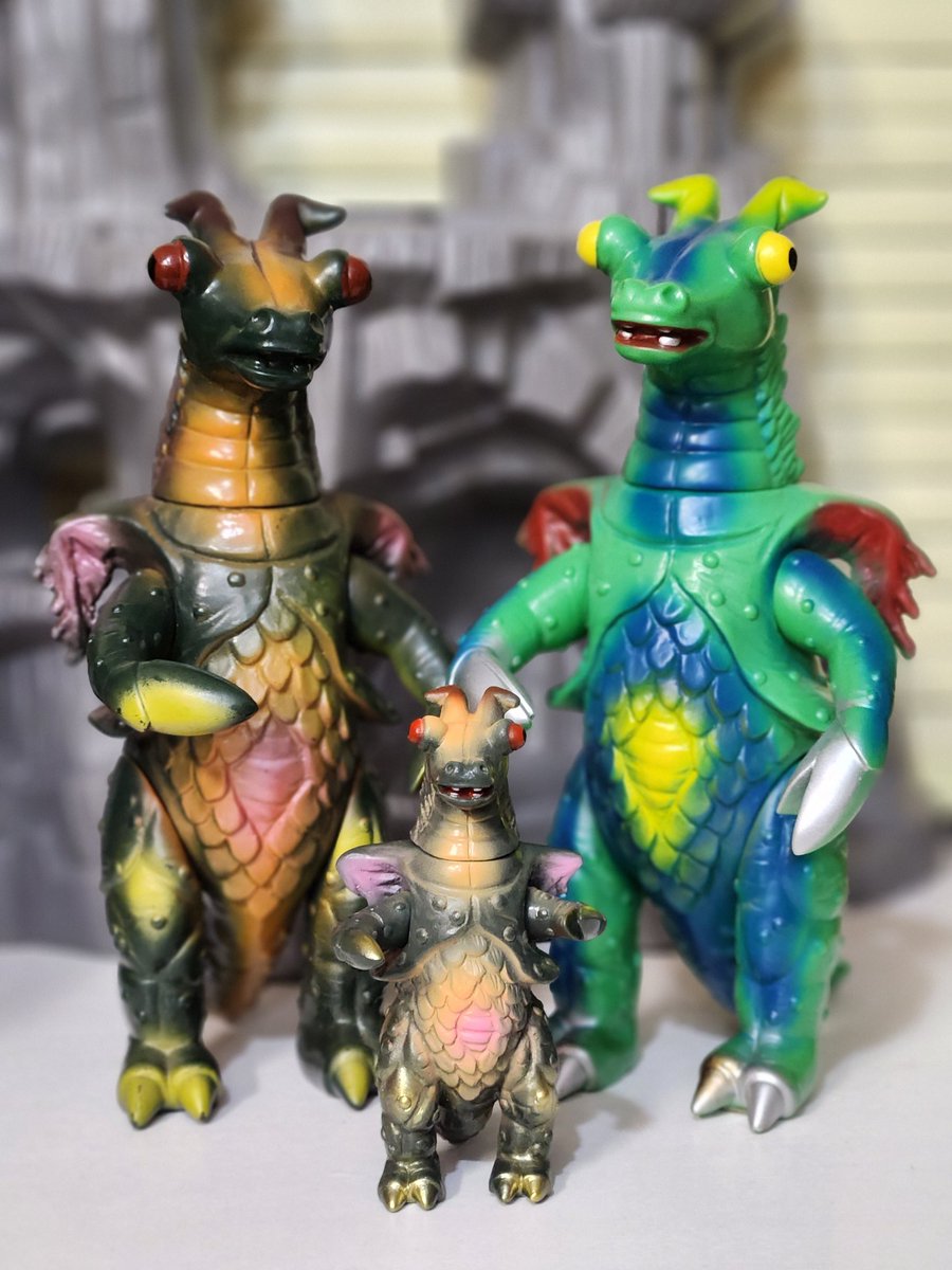 そんなこんなで 墓場の画廊さんの再版 流星人間ゾーンのソフビ 恐獣6