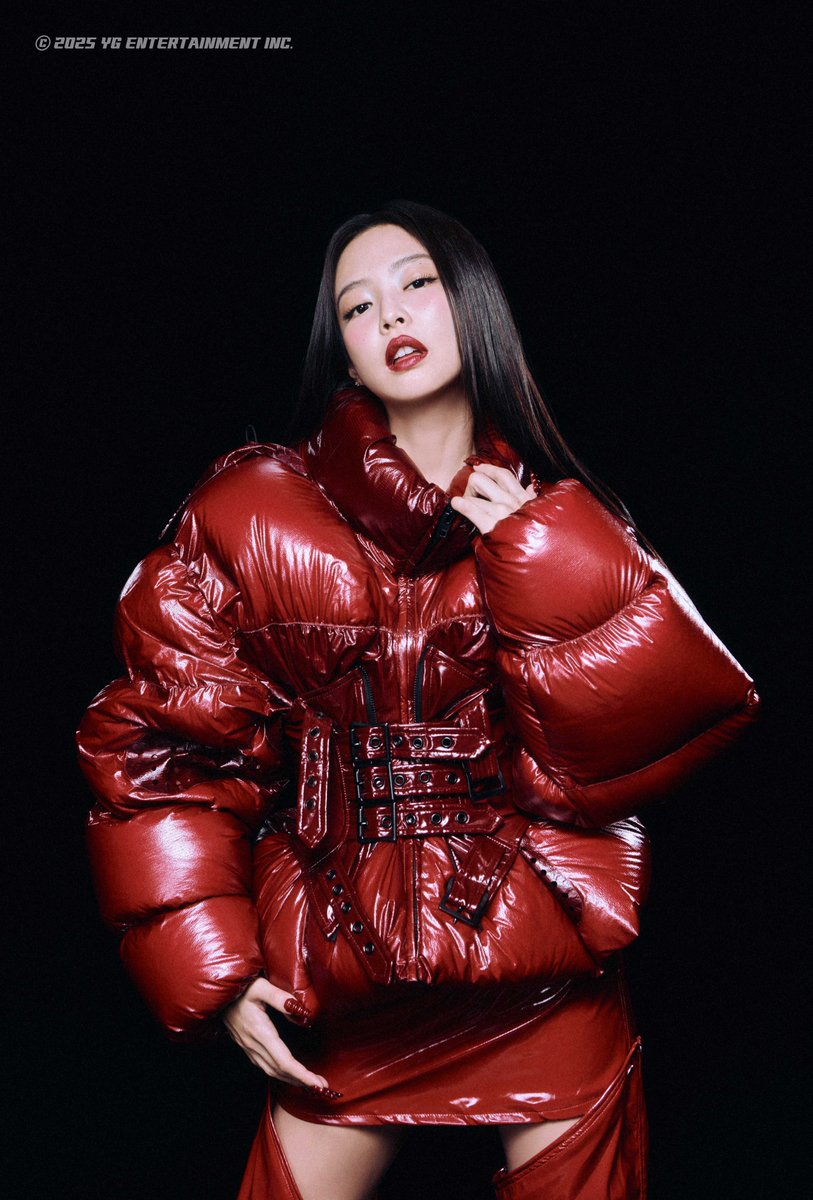 JENNIE looks so hot in sizzling '뛰어(JUMP)' Individual Visual Cut