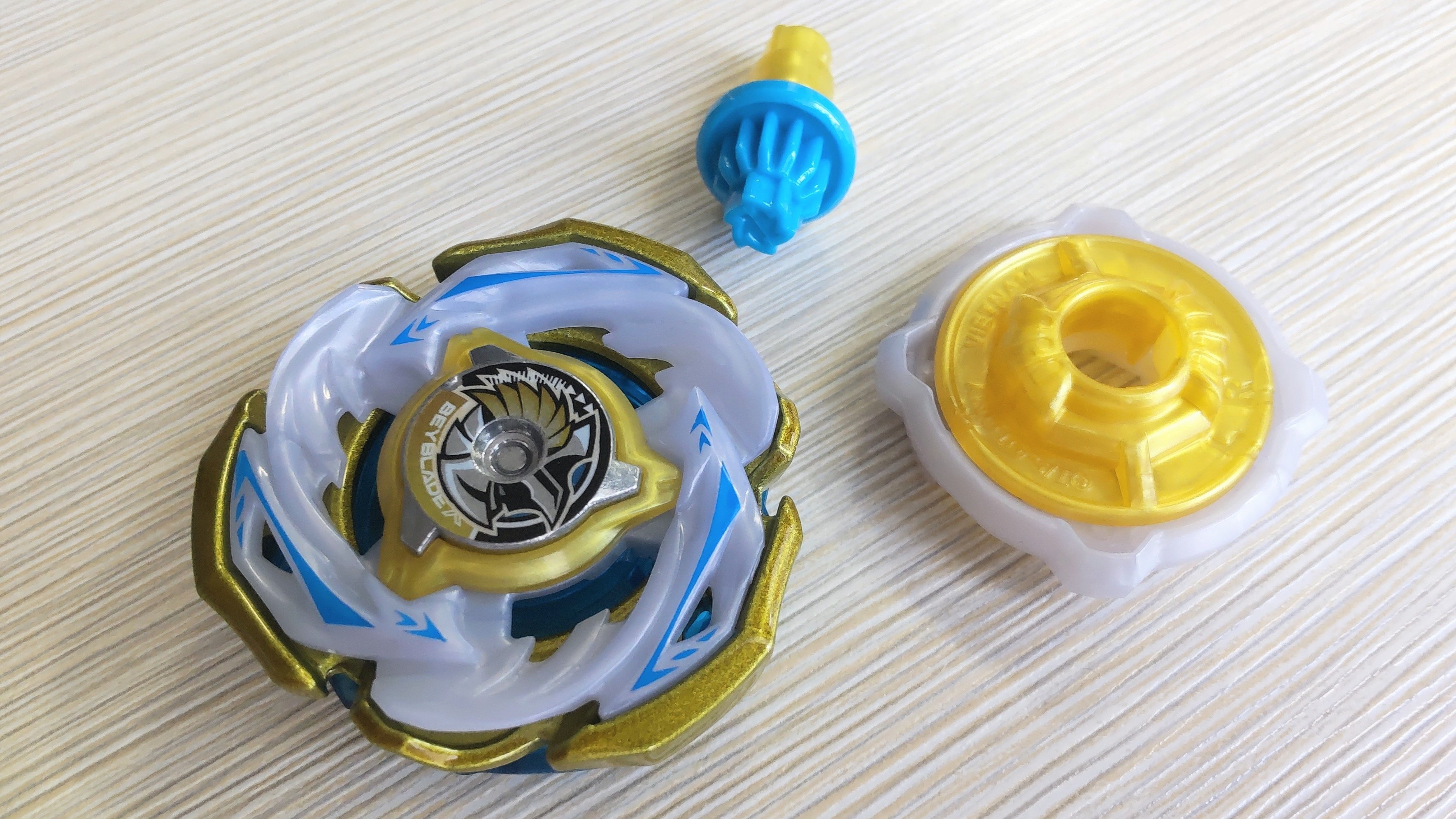 ベイブレードX CX-00 ワルキューレボルトS4-70V メタルコートゴールド