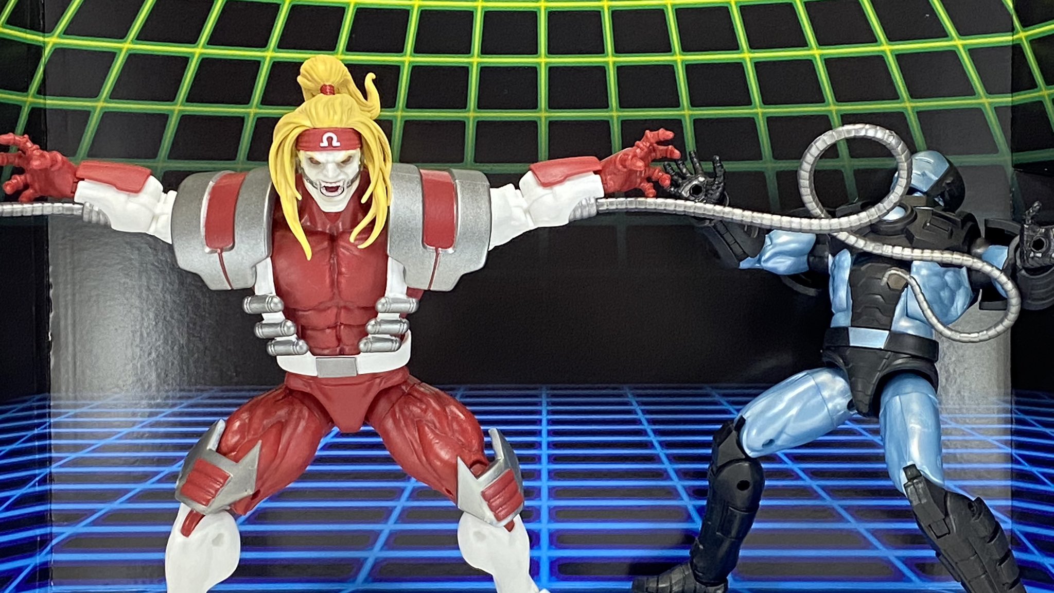 マーベル・レジェンド6インチ ウォーマシン vs オメガレッド ゲーム