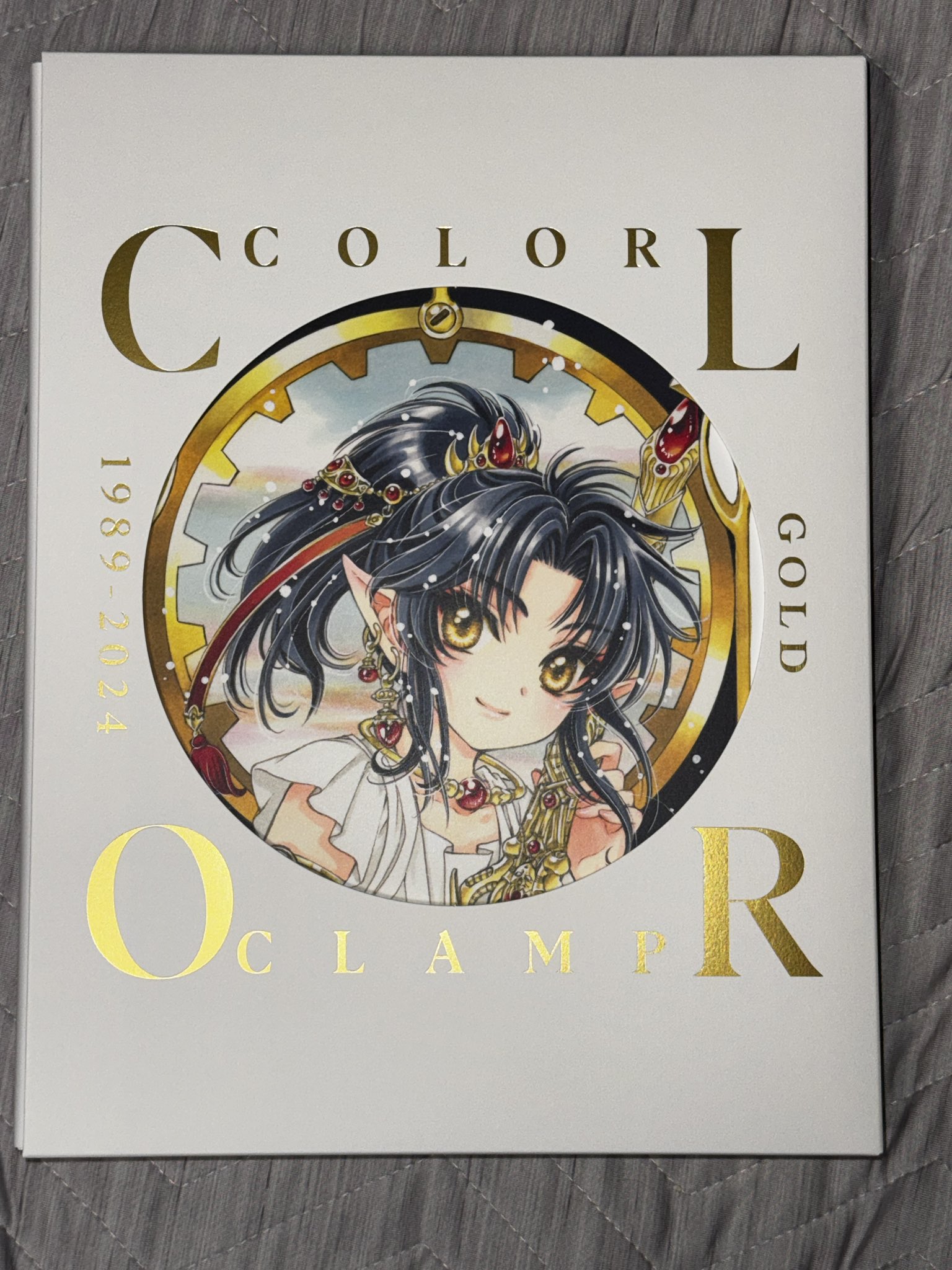割引 CLAMP展 公式画集 COLOR GOLD 1989-2024【豪華版】 CLAMP展 公式