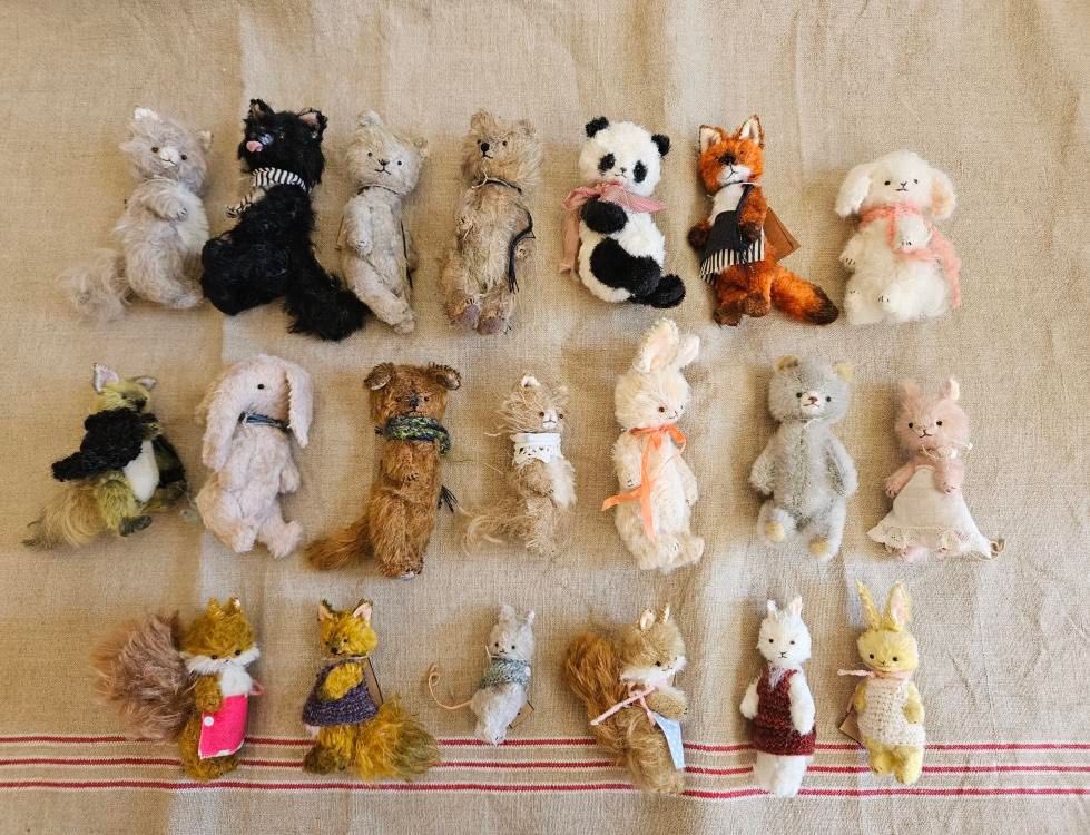 小さなぬいぐるみを作っている moriのえほんさんです。 ZOO展の為に