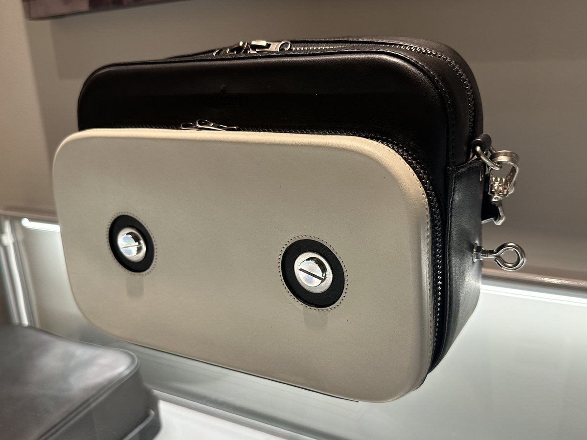 いよいよ最終週ですね。僕もできるだけ在廊しようと思います。新作の