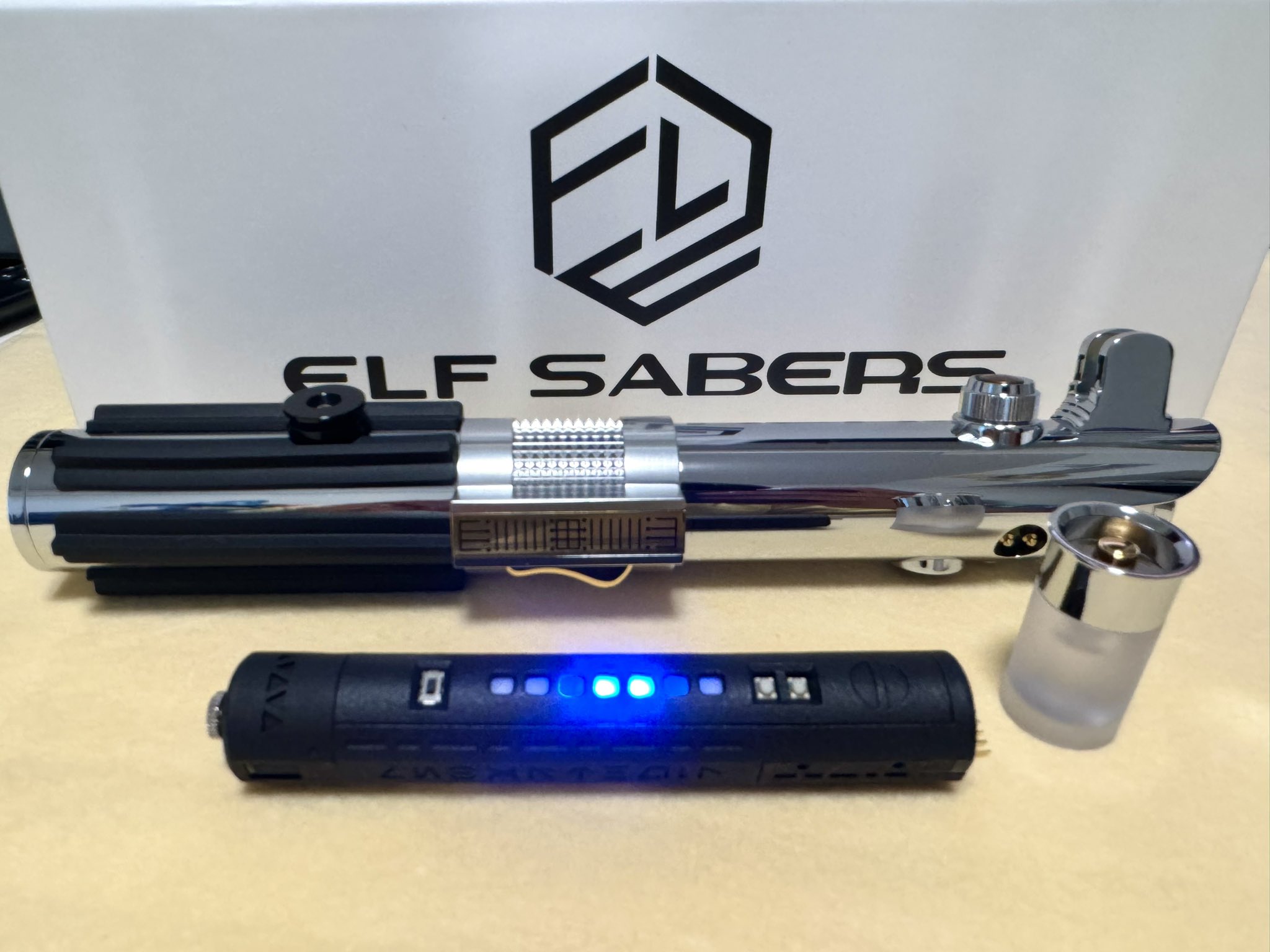 新品 ELF SABERS AS3 V2 ネオピクセル ライトセーバー カスタム