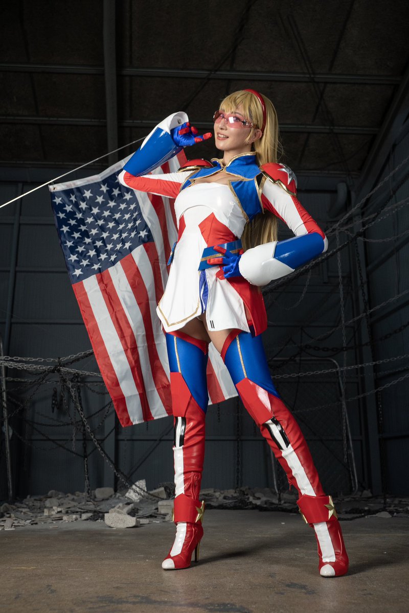 This is incredible!! The Victory armor cosplay even has blades