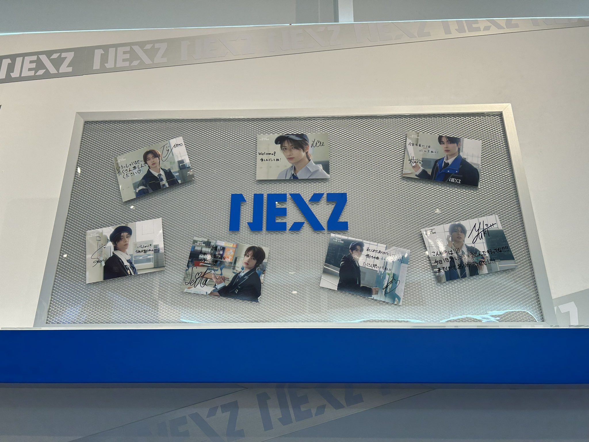 NEXZ トモヤ サイン入りポラロイド写真 NEXZ トモヤ サイン入り