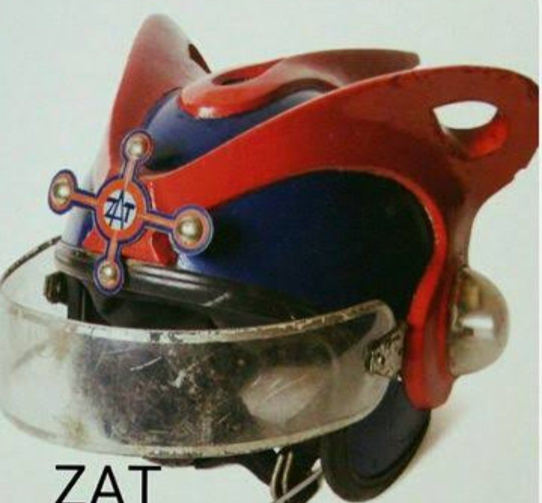 ウルトラマンのシリーズ。防衛隊のヘルメット。 TAC.ZAT.MACのような頭