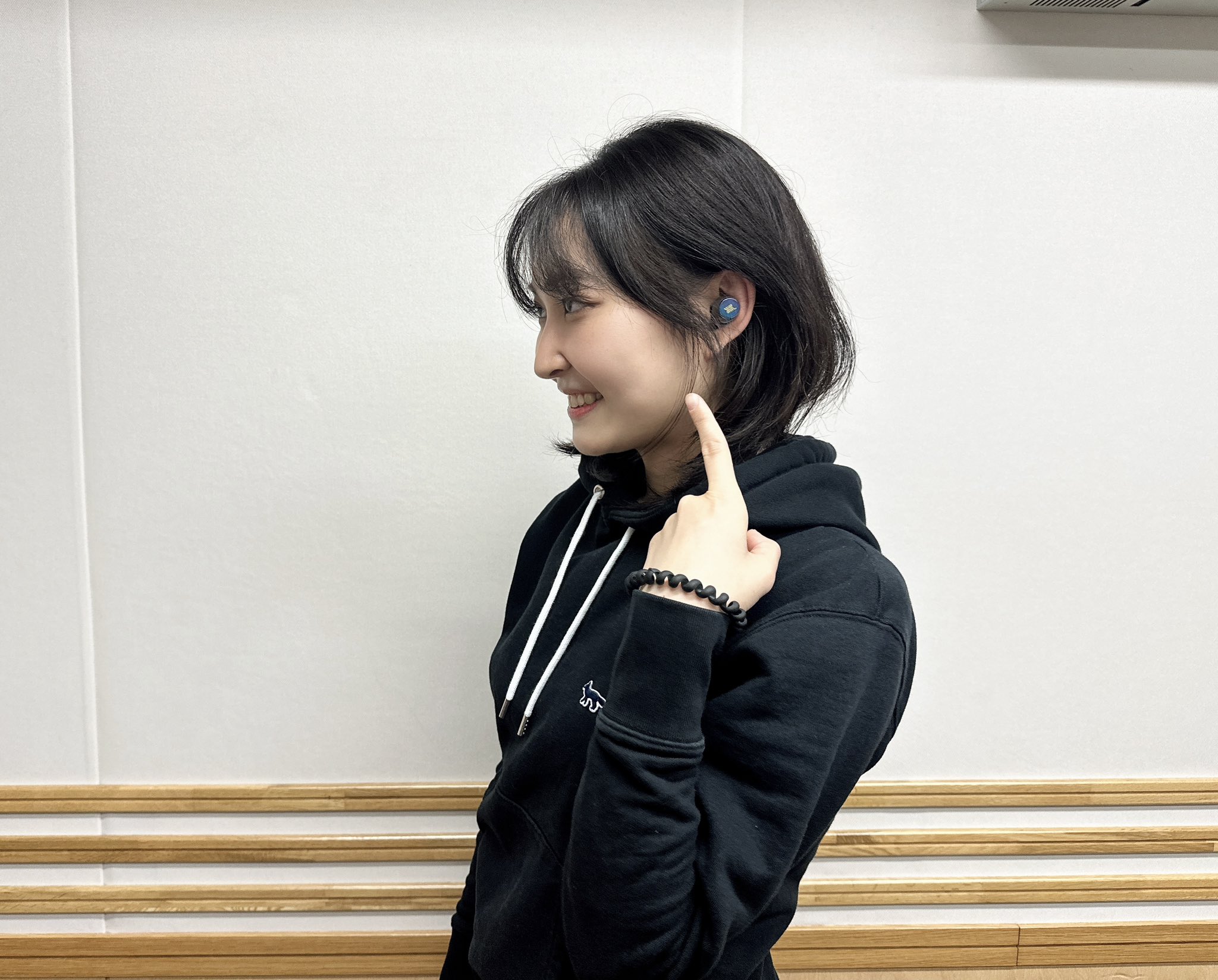 シリアルNO24朝姫朝の靴紐AGR 直筆サイン 若山詩音さん