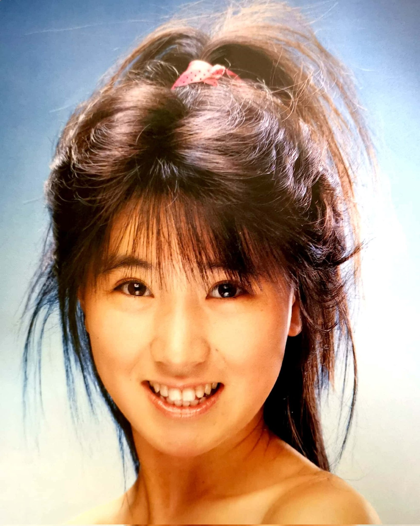 おニャン子クラブ 会員No.16番 高井麻巳子 本人着用靴 サイン入り お