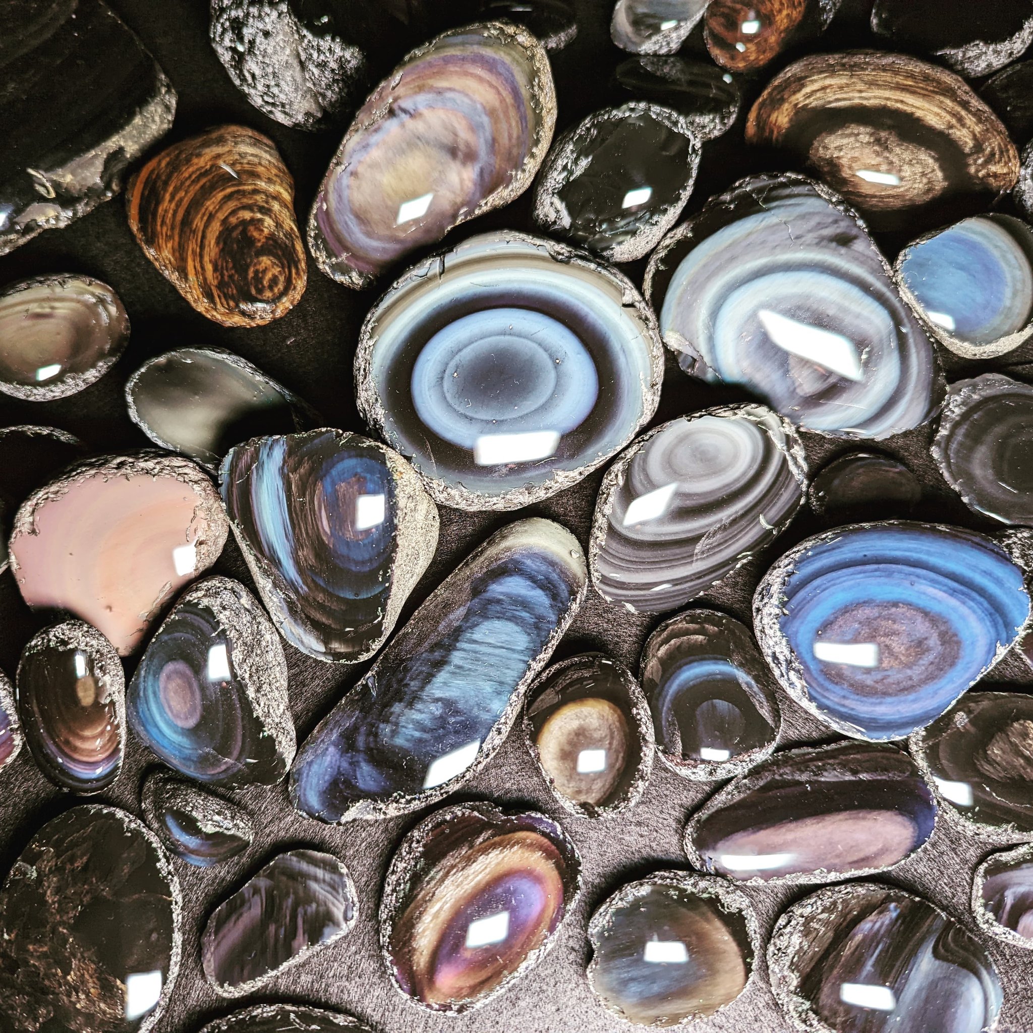 研磨品 十勝石玲瓏 淡ピンクベース レインボーオブシディアン 【公式通販】