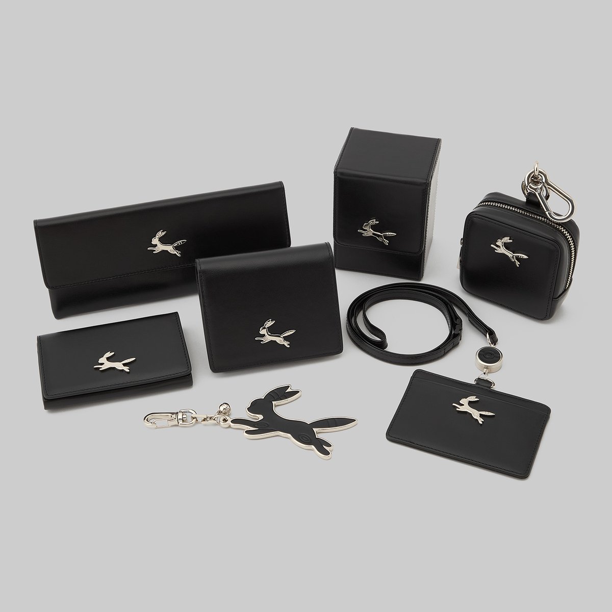 イタリアンレザーを使用したお財布などのグッズ 裏生地にもブラッキー