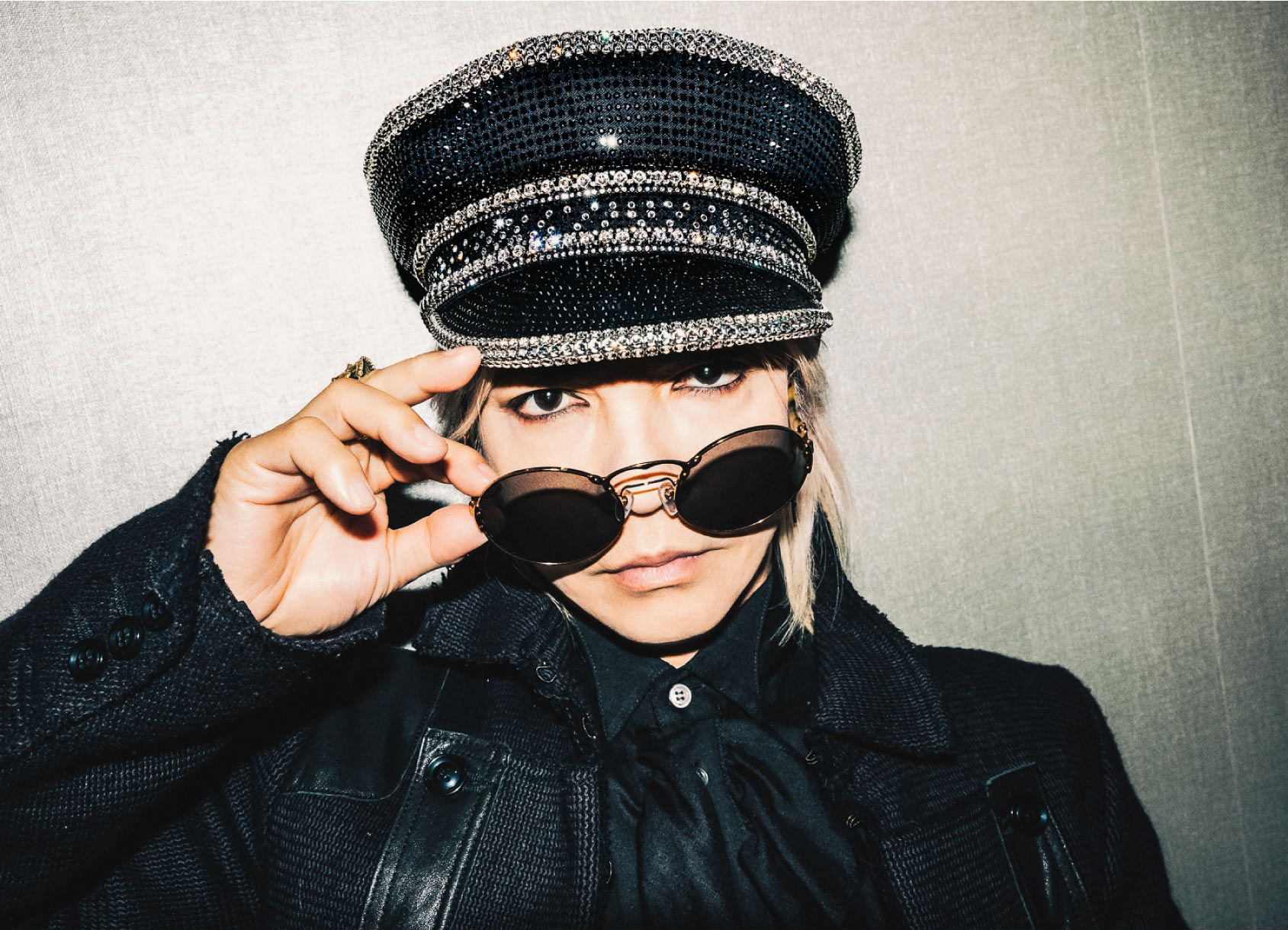 万博 限定 オーストリア HYDE Edyh ステッカー スワロフスキー 関西