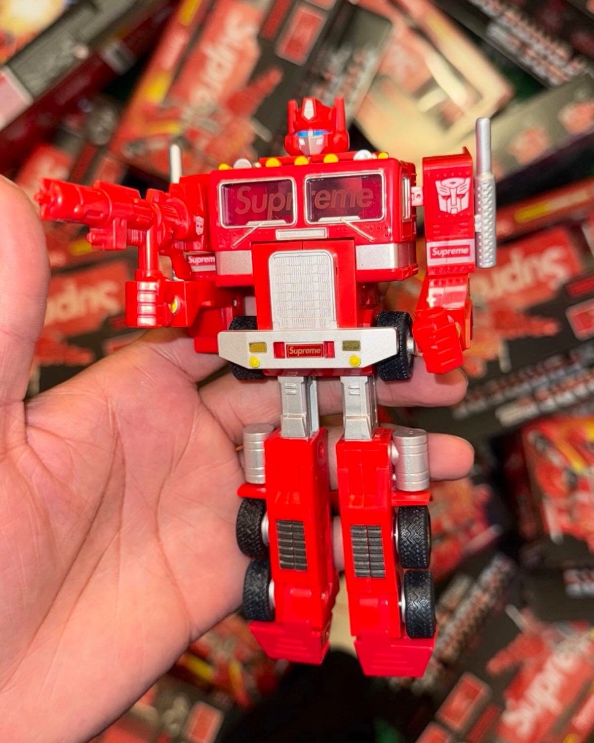 特撮 Supreme x Transformers G1 Optimus Prime 特撮 Supreme