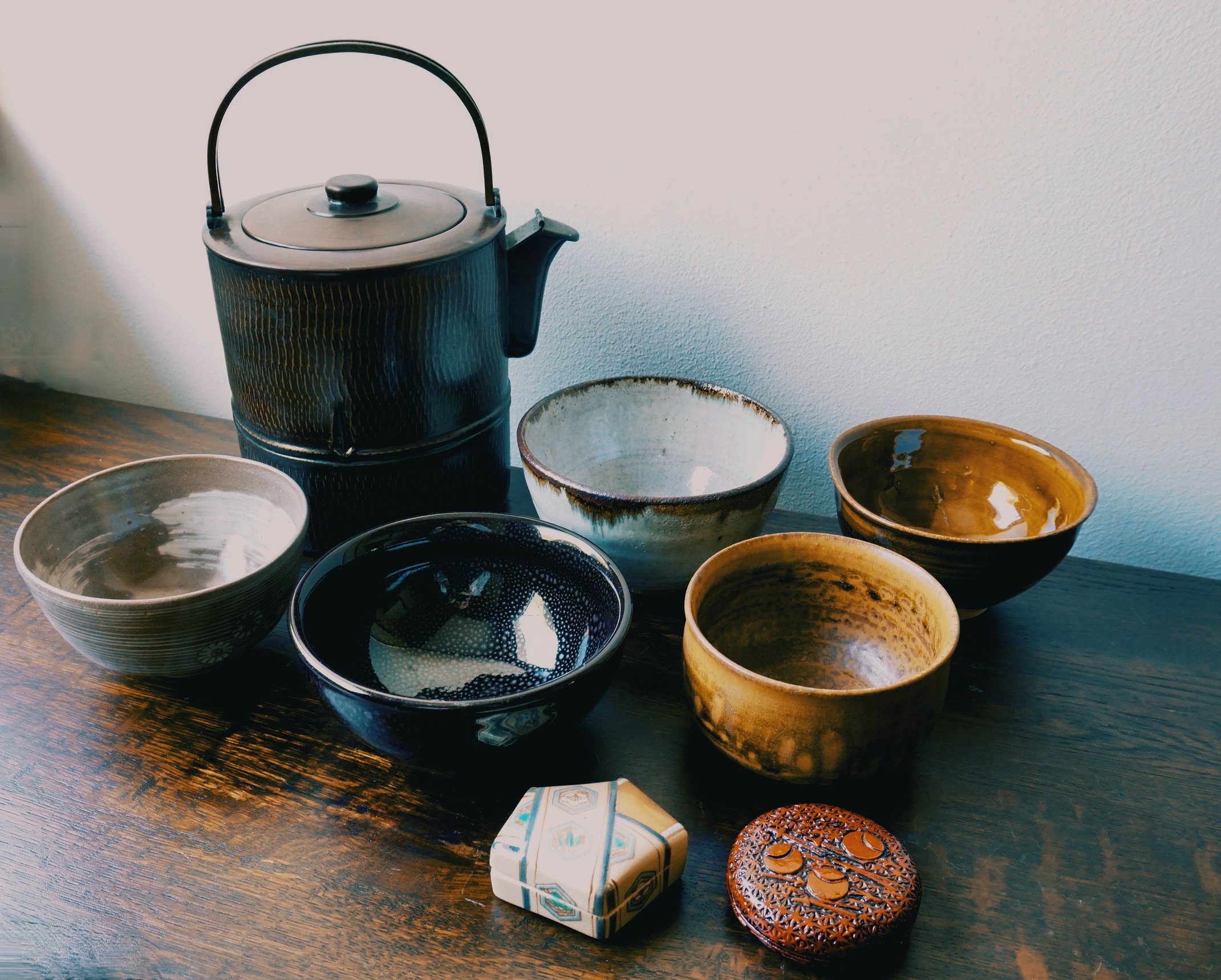 可憐な古美術蔵から高台の高い謎の字が書かれた