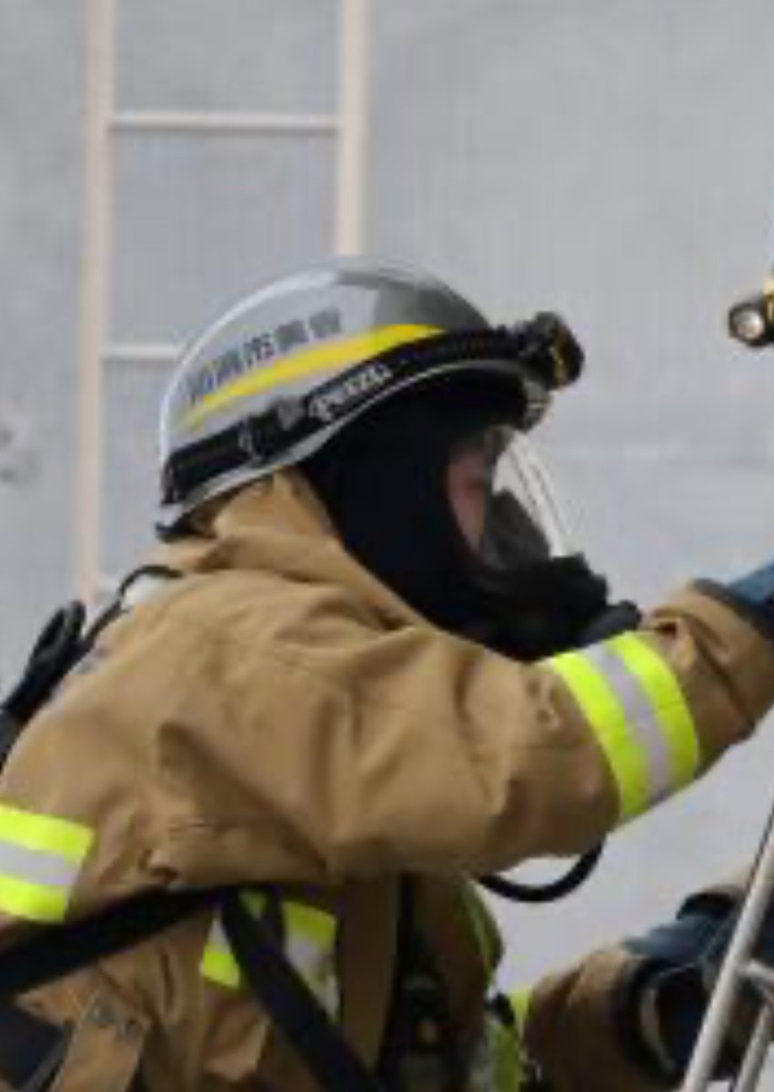 しころ閉じなくても防火フードをきちんと着たら肌の露出はなくなるし