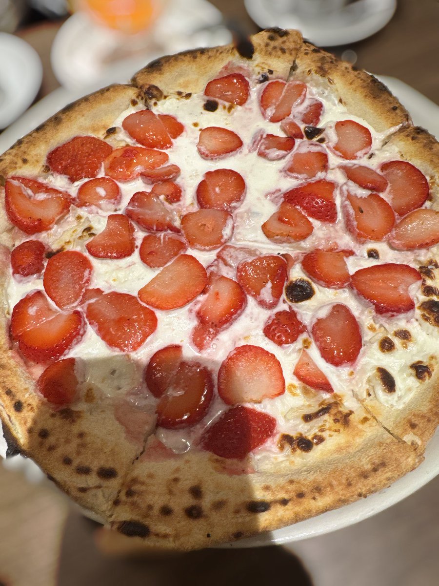 いちごのピッツァ🍓 クーポンでタダだった✌🏻