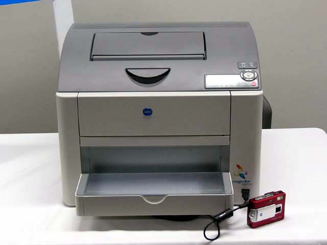 コニカミノルタ、“ナナキュッパ”のカラーレーザープリンタ