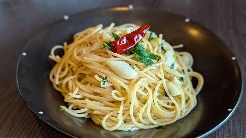 ペペロンチーノをつくる。 - 株式会社ピージーエヌ