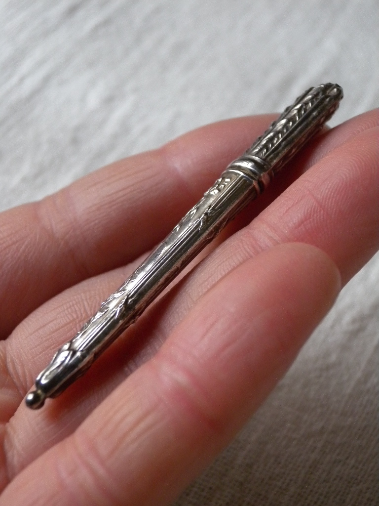 Needle Case 銀のニードル・ケース : 満月アンティーク