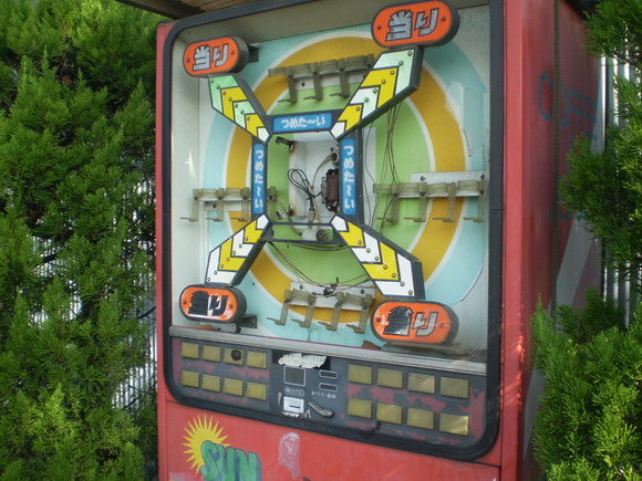 レトロ自販機。床屋さんサインポール等昭和の遺構 : 水徒然