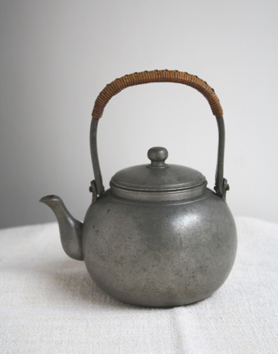 古錫急須 （雀のショットグラス・白磁鎬入り茶托） : 青蓮亭日記