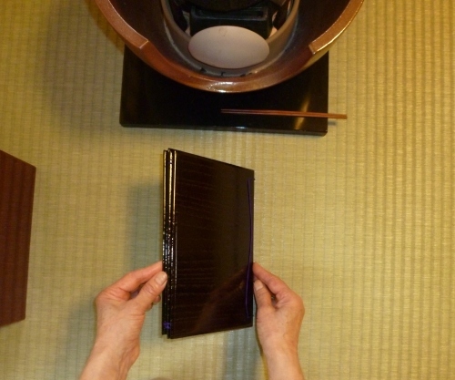 お稽古風景(49) 器据の拡げ方、閉じ方 : 朝日茶道教室