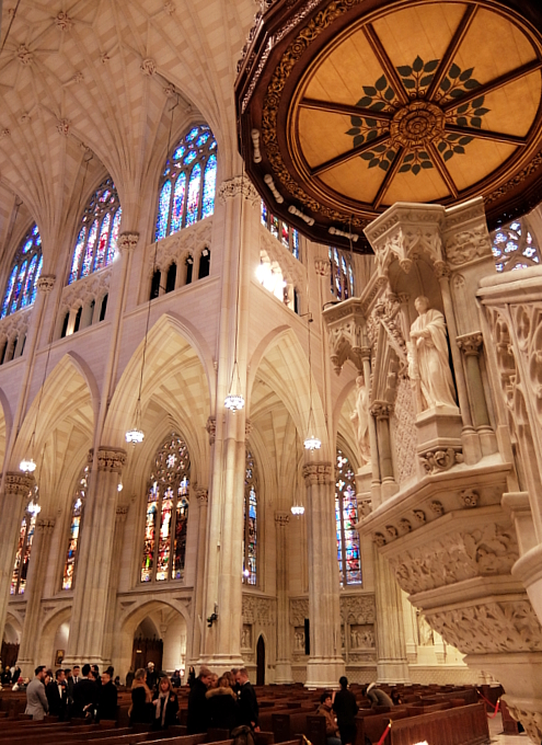 NYのセント・パトリック大聖堂が神々しく神秘的な理由 : ニューヨーク