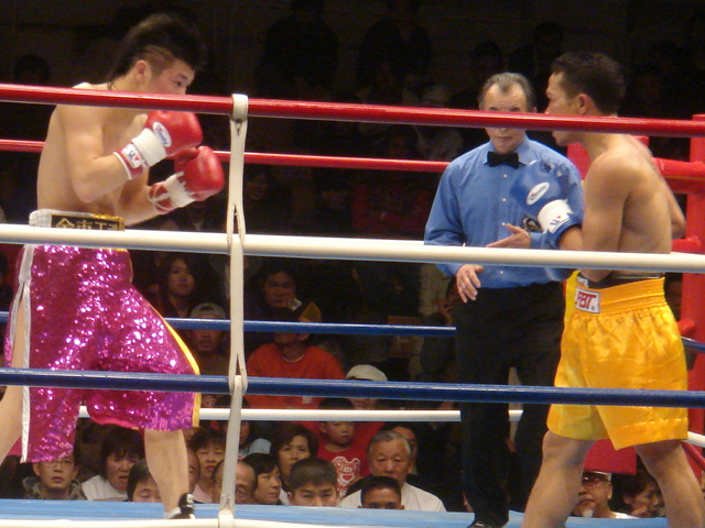 河野公平、涙の戴冠！日本スーパーフライ級新王者に！（2.12後楽園