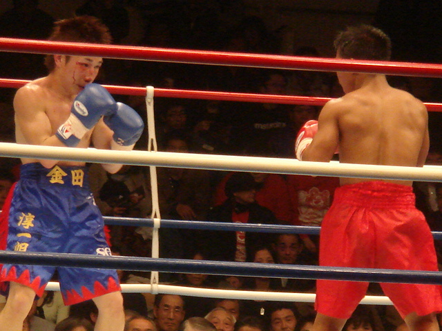 河野公平、涙の戴冠！日本スーパーフライ級新王者に！（2.12後楽園