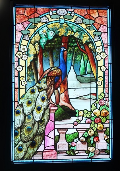 ステンドグラス 孔雀と花のデザイン 約30cm x 40cm ステンドグラス