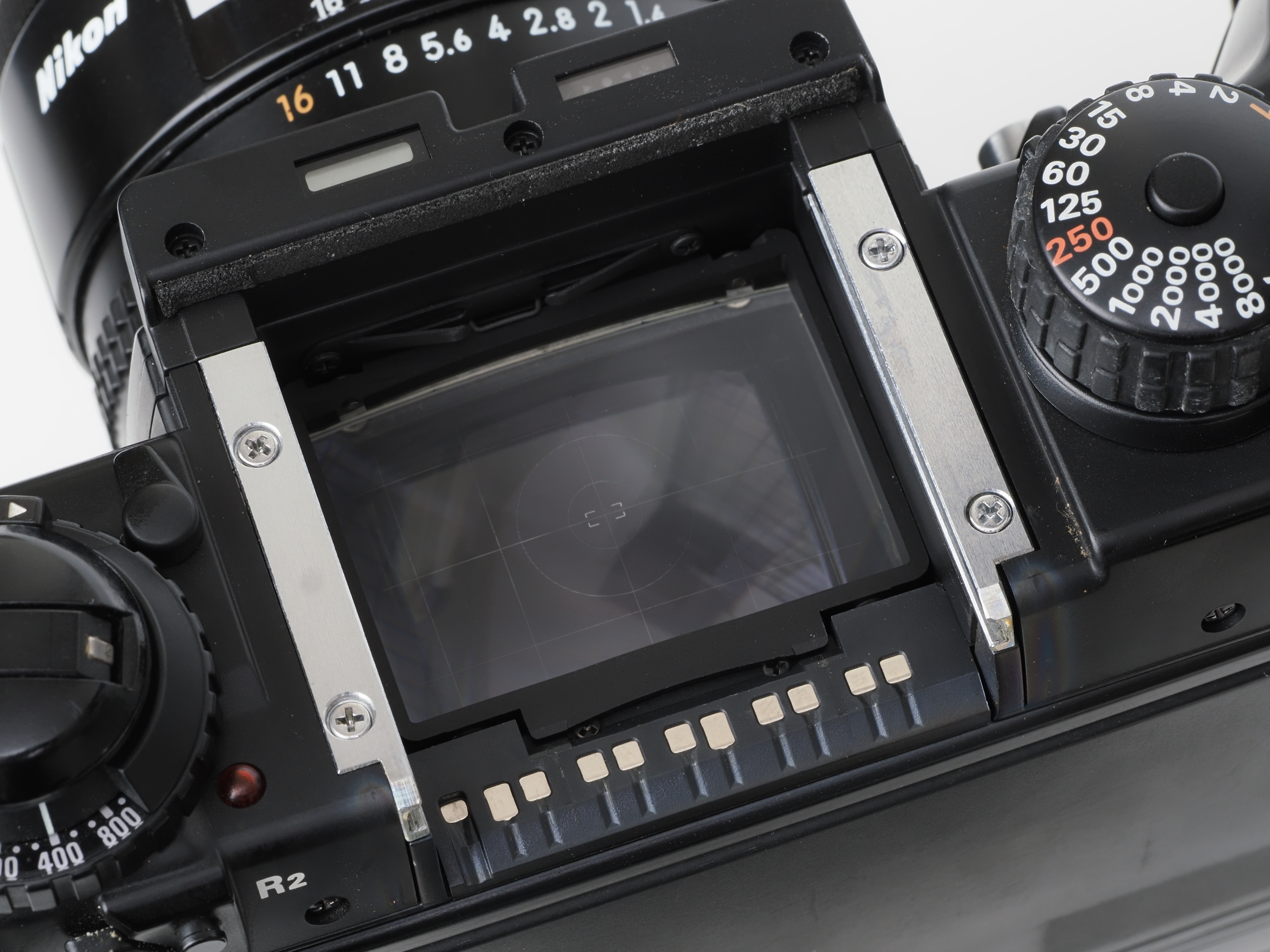 赤城耕一：第42回 とにかくデカくて重たい！モータードライブ内蔵の