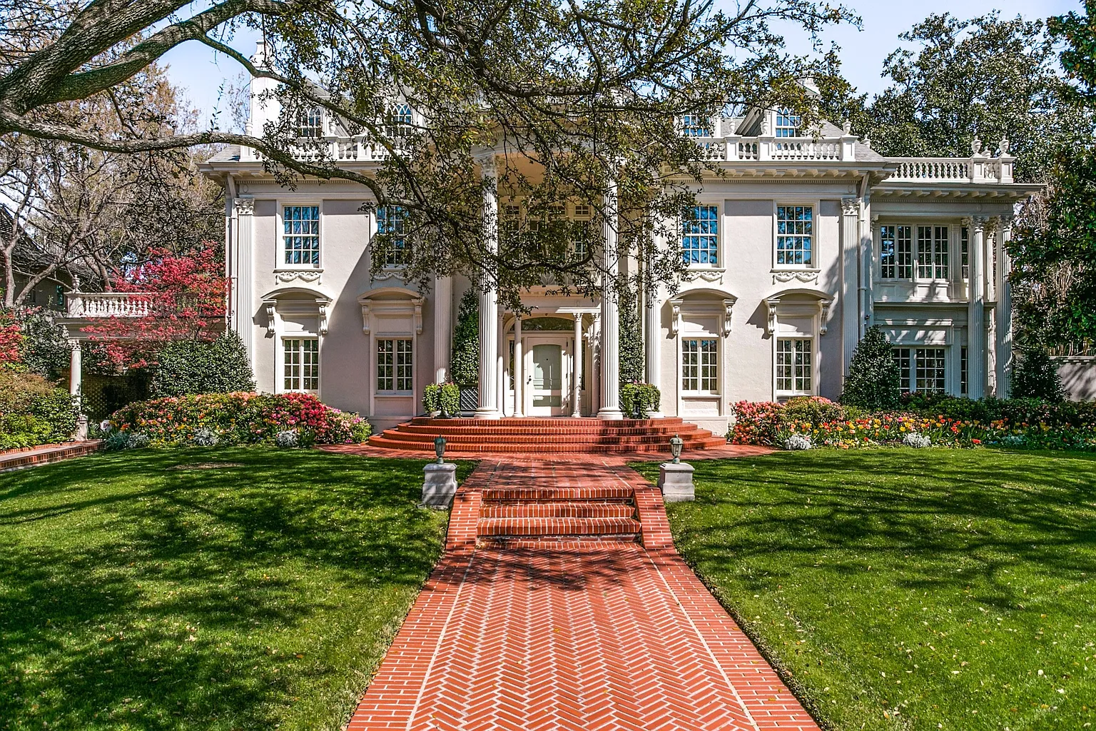 1918 Architect Hal Thomson-Designed Neoclassical Residence