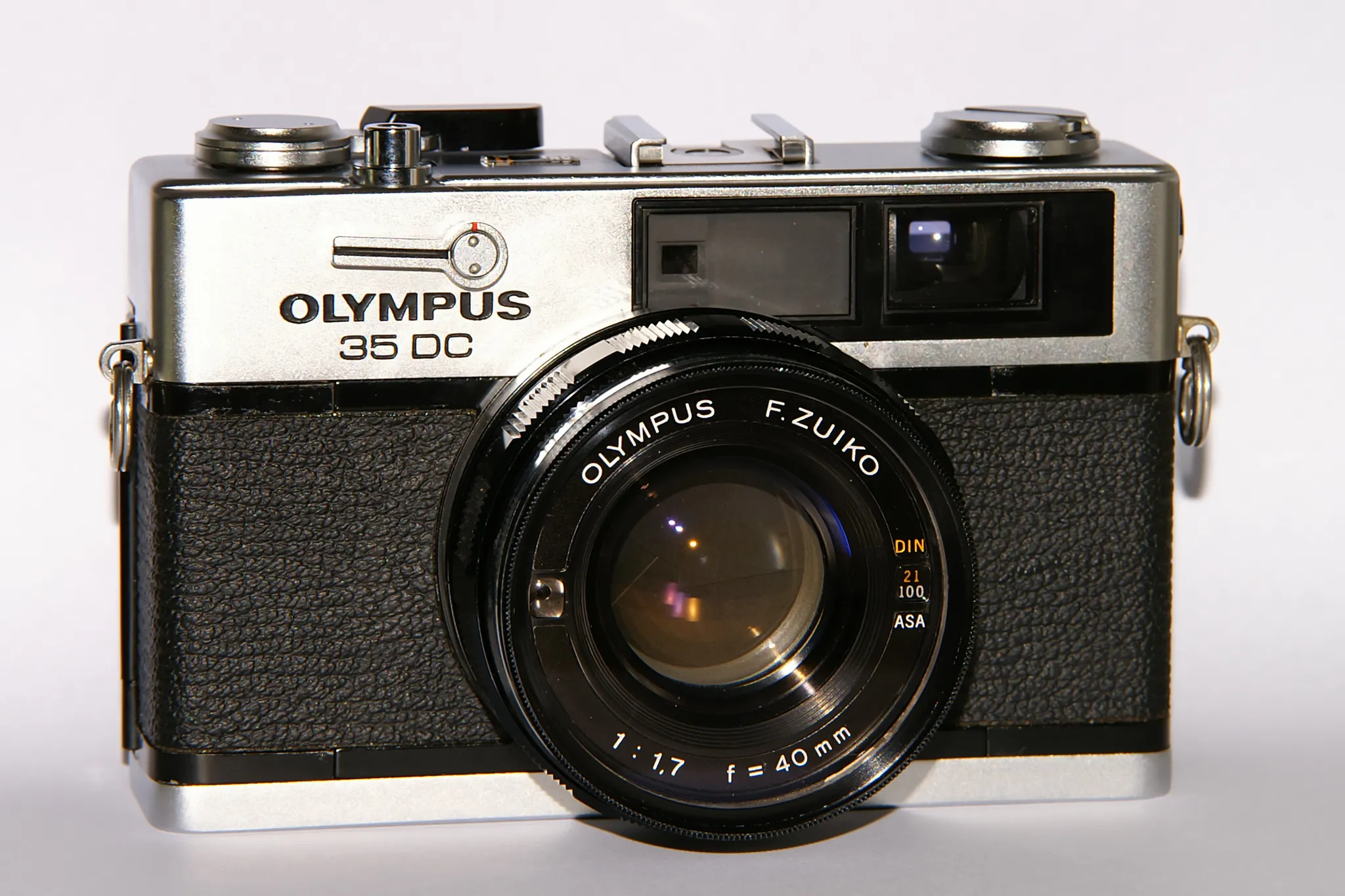 Olympus 35DC | Gears | Photo by Tommy Ku