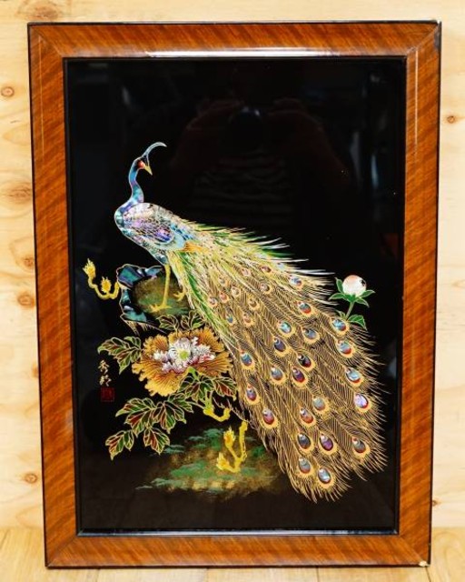 漆塗り 金彩螺鈿細工 孔雀図 秀邦作 （ その他アンティーク）の買取