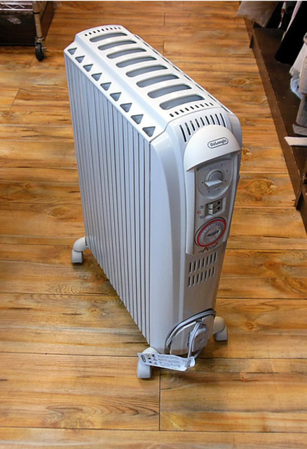 デロンギ オイル ヒーター ドラゴン3 D091549EFS （ その他家電）の