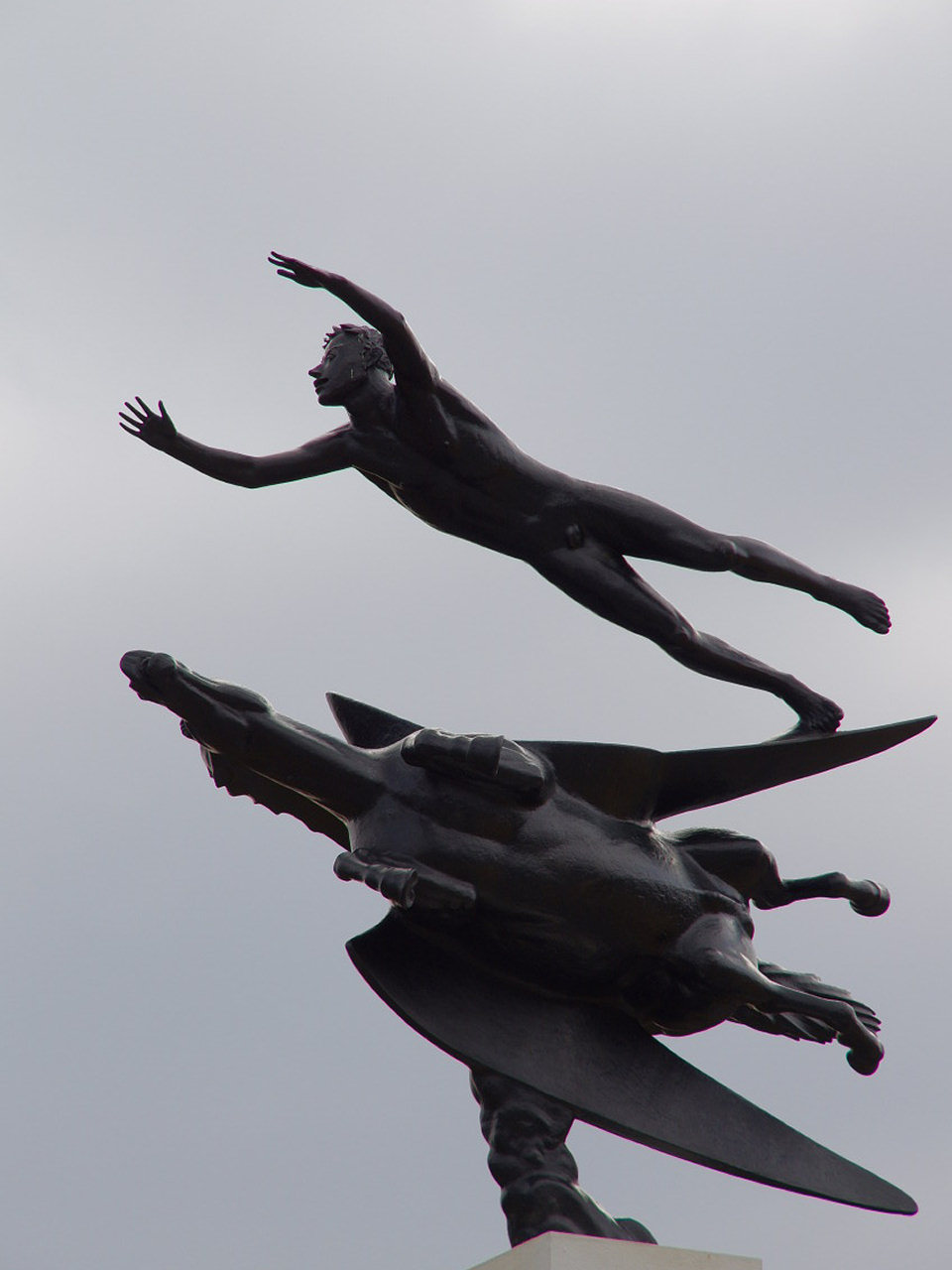 Pichori 神奈川県：箱根 彫刻の森美術館 人とペガサス