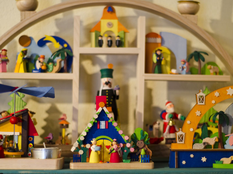 ドイツ製 木製人形 エルツ地方の珍しいユニークな文学者のお人形なんか