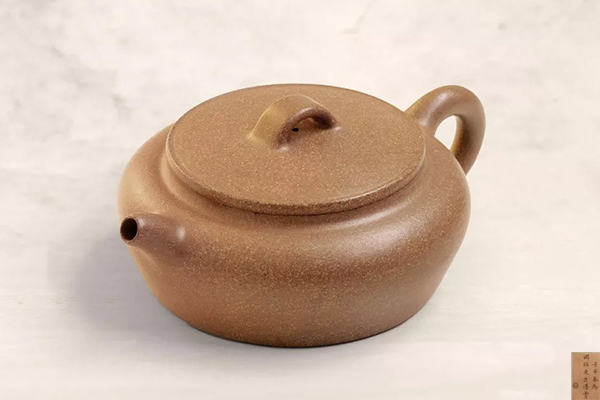 中国古美術・宜興原鉱底槽清泥紫砂壺 龍馬精神・紫砂壺・底款:朱可心紋