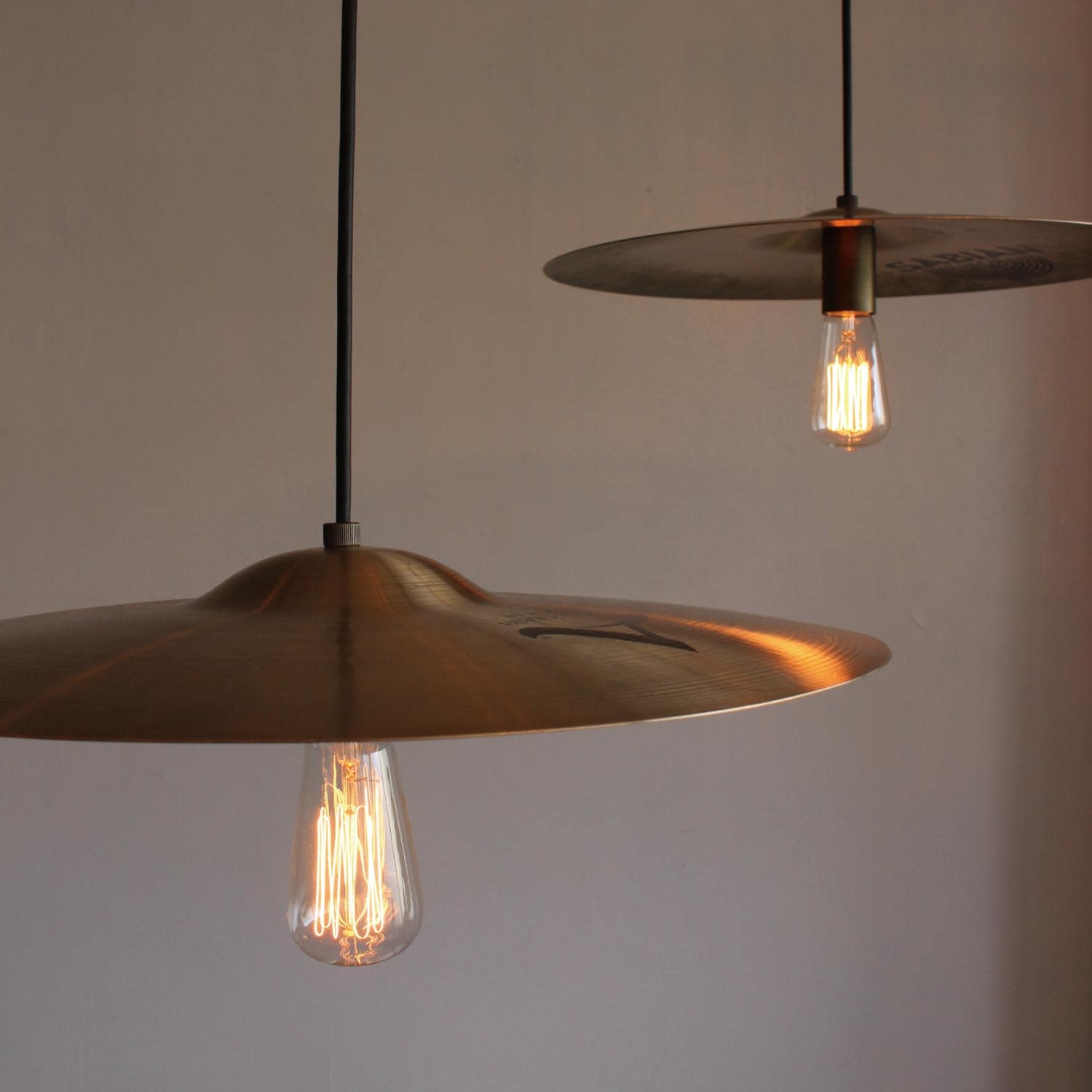 シンバルを再利用したシーリングライト（ペンダントライト）「シンバル