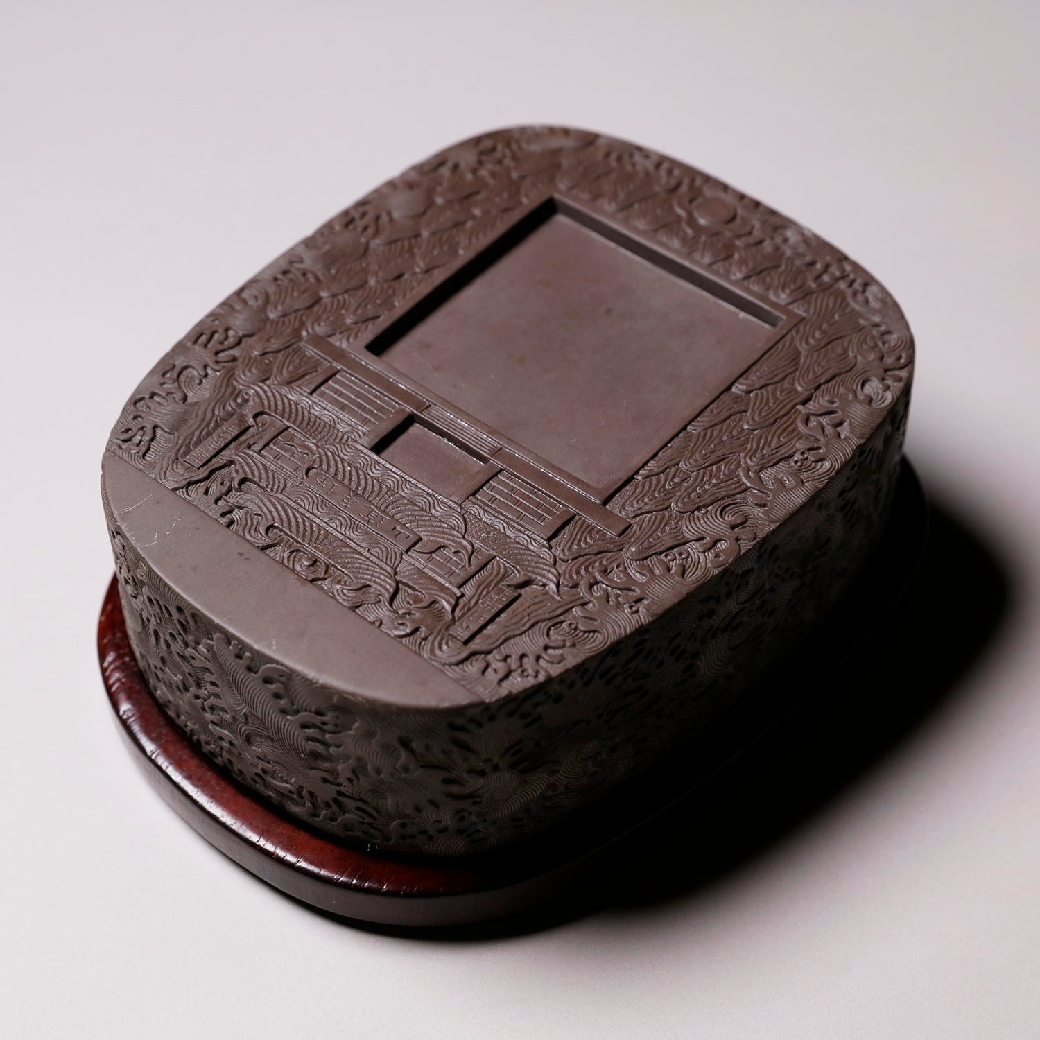 端渓硯 ◇老坑水巖・魚脳砕凍・胭脂暈・金綫の