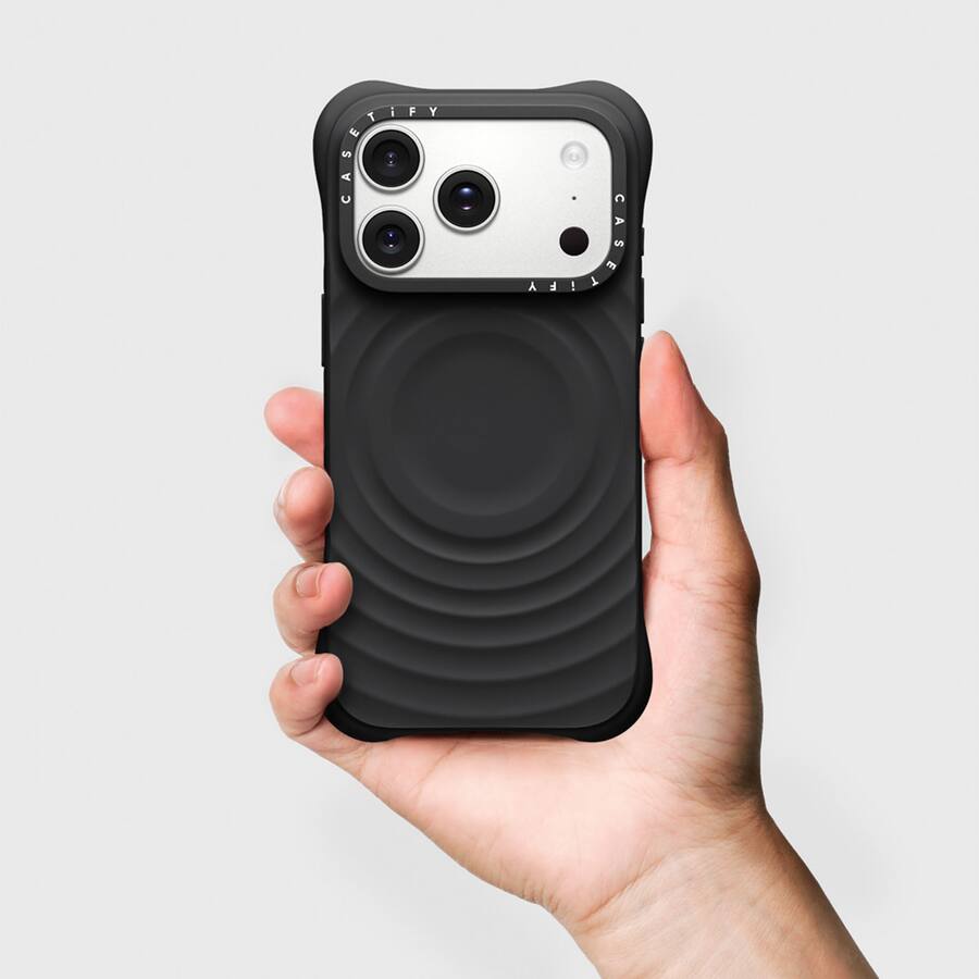 CASETiFY iPhone 17 Pro MagSafeケース 水玉デザイン CASETiFY iPhone