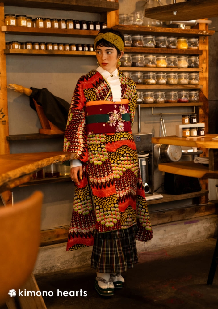 レトロモダン】F-MR1｜小花が並んだ昭和レトロ振袖に洋服をMIXした個性